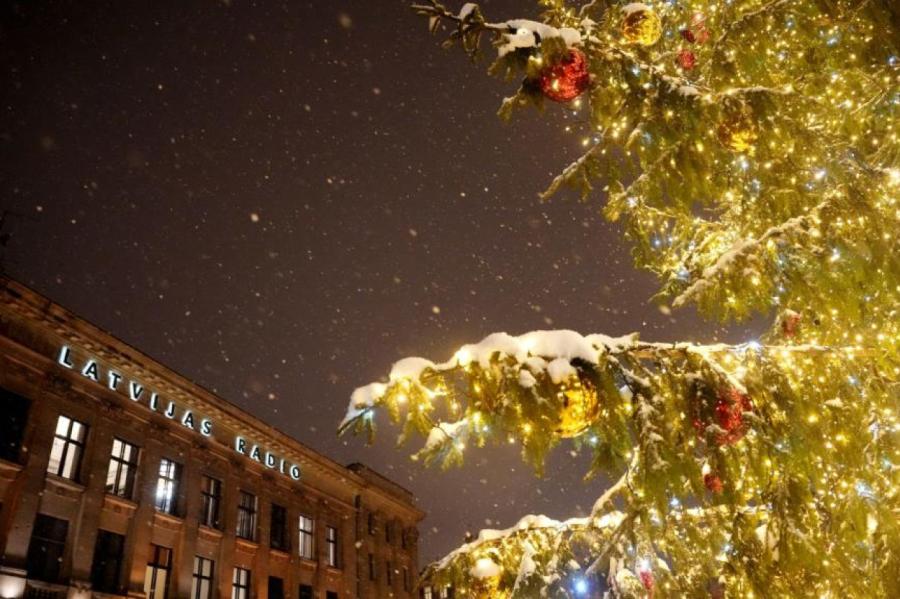 Šodien, pirmajā adventē, iedegs Rīgas Ziemassvētku egles