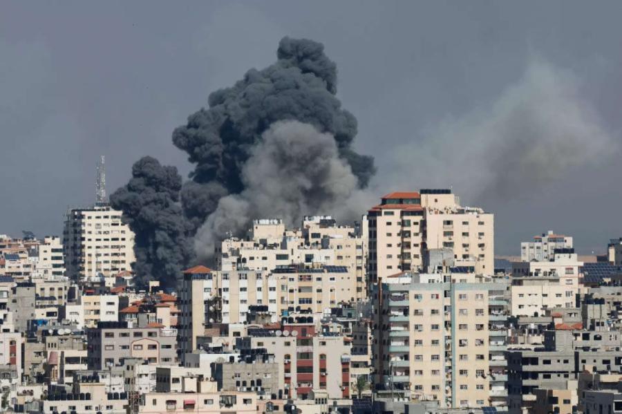 Izraēla bombardē Gazas joslu, «Hamās» izšauj raķetes uz Telavivu