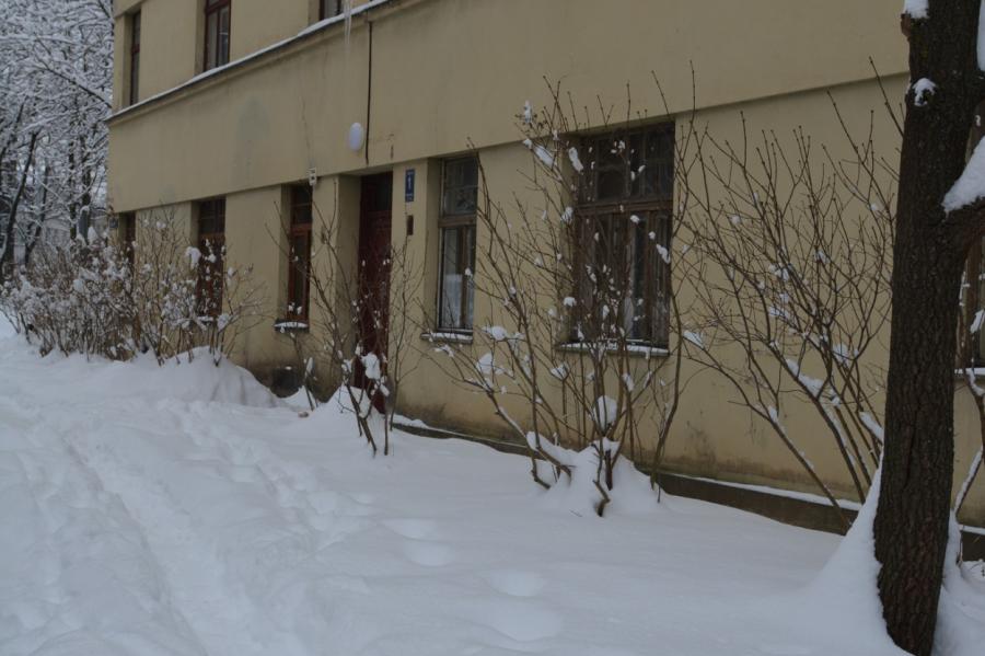Sniega un ledus katastrofa Rīgā turpinās, iestādes vaino uzņēmējus (+VIDEO)
