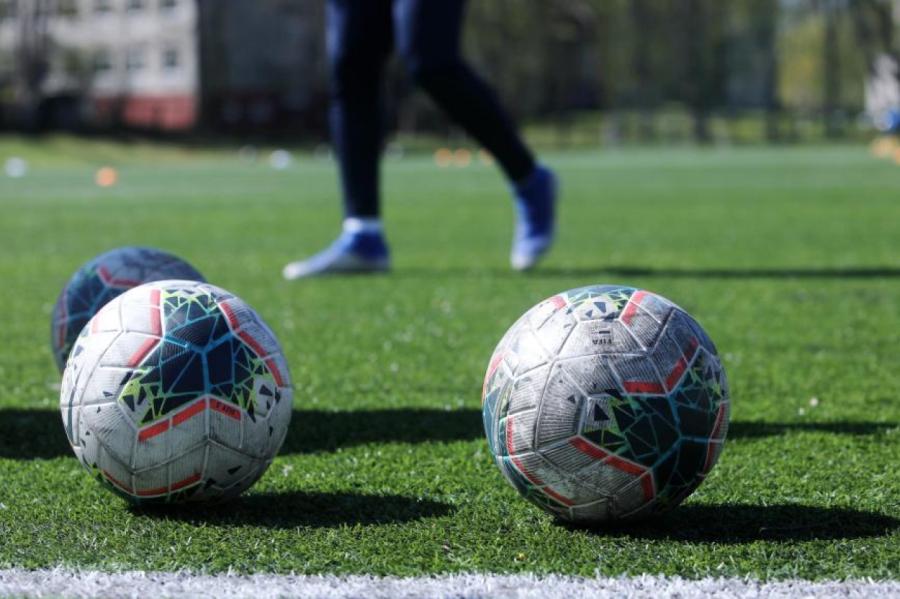 Latvijas futbolistes UEFA Nāciju līgā zaudē Maltai un cīnīsies izslēgšanas spēlē