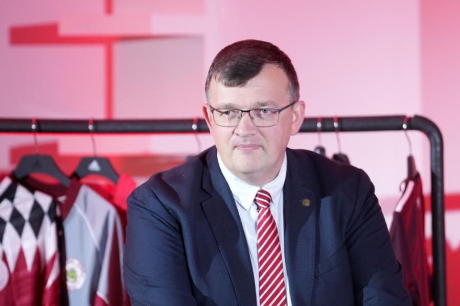 Kazakevičs neturpinās vadīt Latvijas futbola izlasi