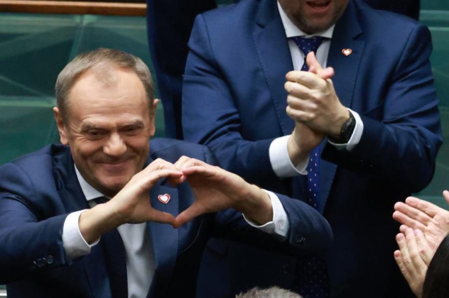 Polijas jaunā valdība iztur parlamenta uzticības balsojumu