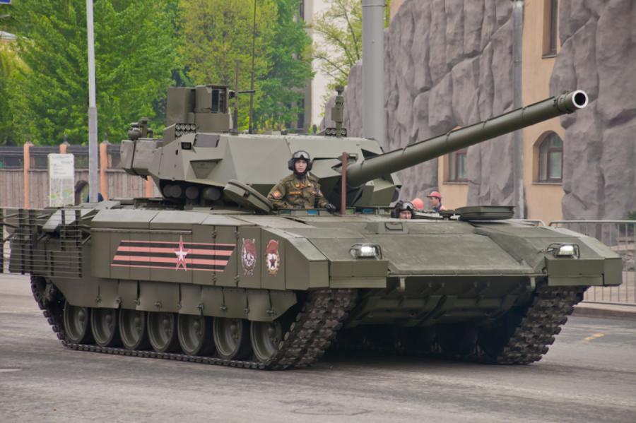 Garisons: Krievija spēj saražot un saremontēt ap 100-150 tankiem mēnesī