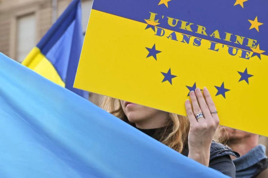 ES vienojas sākt iestāšanās sarunas ar Ukrainu un Moldovu
