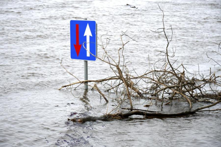 Līdz ar spēcīgu atkusni Latvijā paaugstināsies plūdu risks