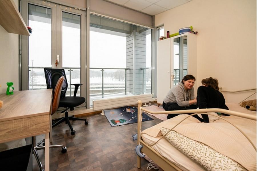 Jaunieši ar funkcionāliem traucējumiem saņēma kvalitatīvu mājokli Rīgā (+VIDEO)