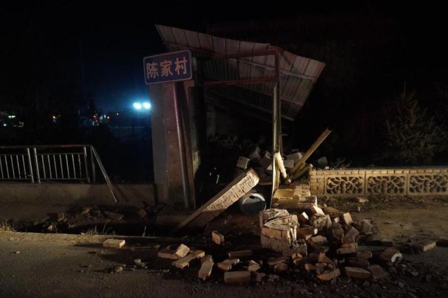 Zemestrīcē Ķīnas ziemeļrietumos vismaz 116 bojāgājušie