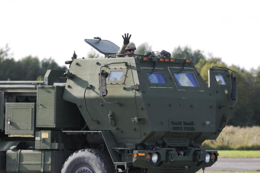 Latvija paraksta līgumu par artilērijas sistēmas «Himars» iegādi