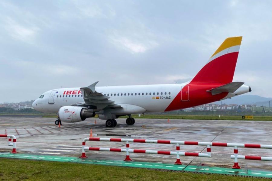 Spānijas aviokompānija «Iberia» streika dēļ atceļ vairāk nekā 400 reisus