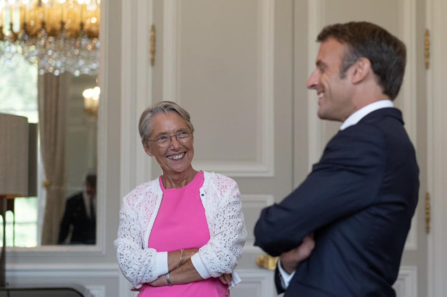 Francijā demisionējusi premjerministre Borne
