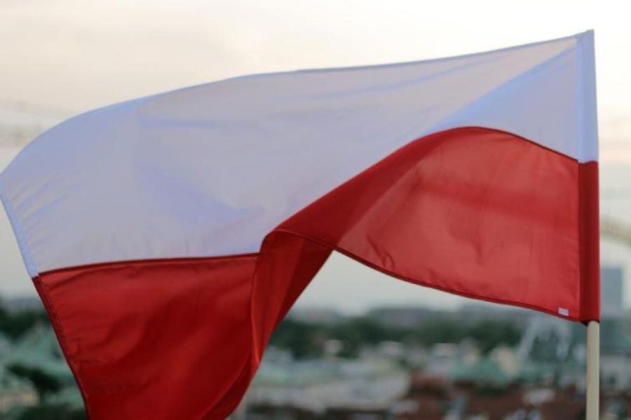 Polijas policija aizturējusi prezidenta pilī paslēpušos politiķus