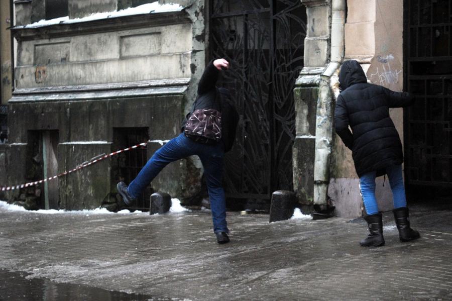 Pieaugot kritienos gūto traumu skaitam, Rīgas 2.slimnīcā veidojas garākas rindas