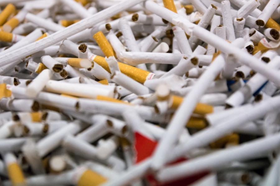 Divas personas tiesās par deviņu miljonu cigarešu nelikumīgu pārvietošanu