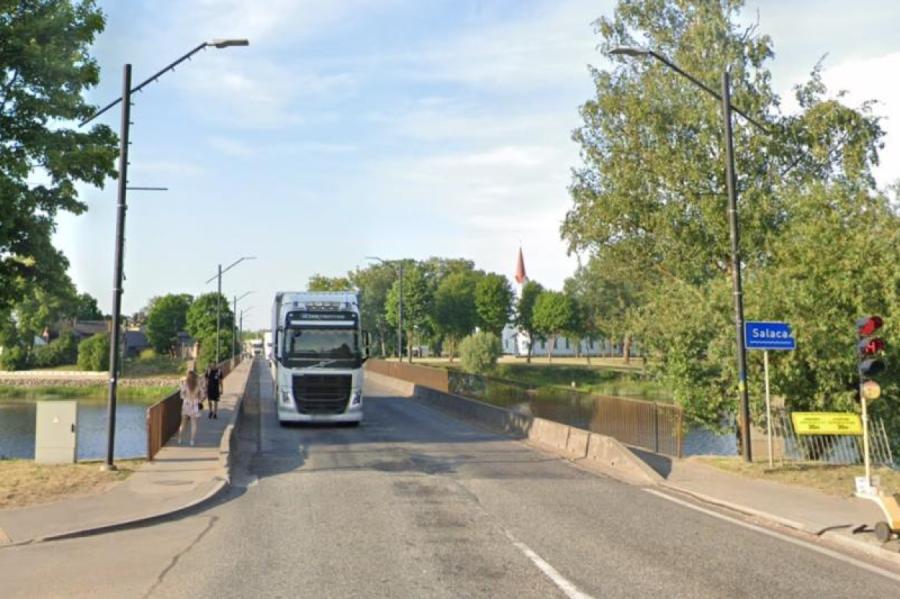 Latvija ieguvusi naudu Salacas tilta remontam