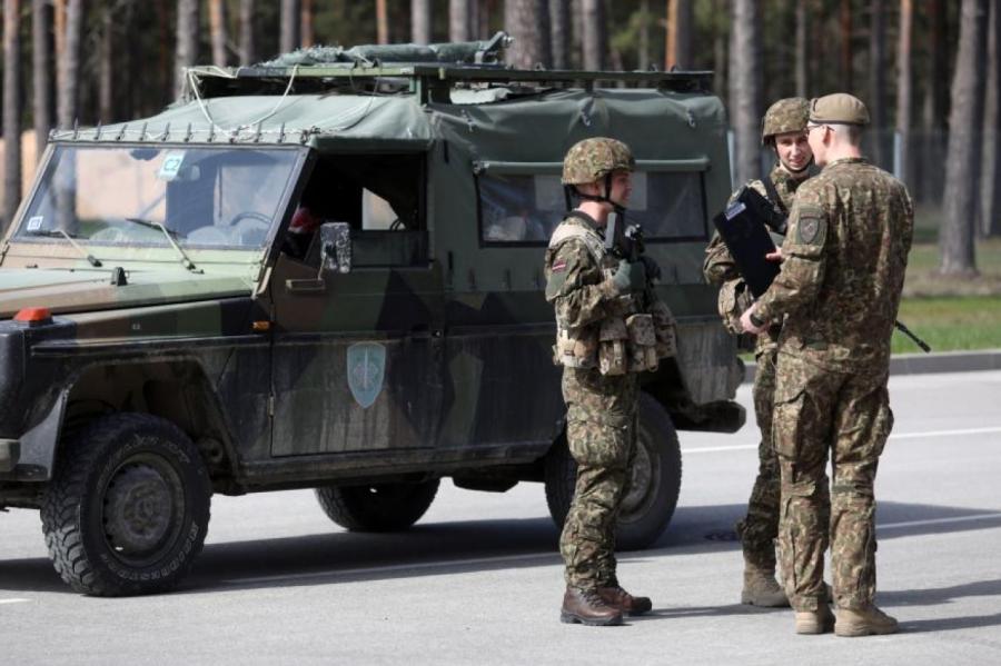 Policija izmeklē krāpšanu pārtikas piegādē Ādažu militārajai bāzei