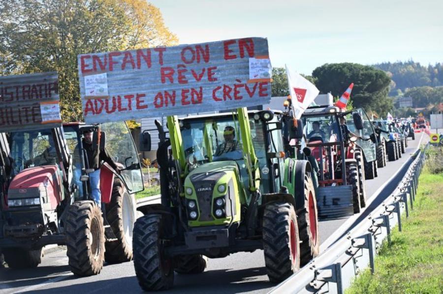 Franču zemnieki gatavojas bloķēt Parīzi