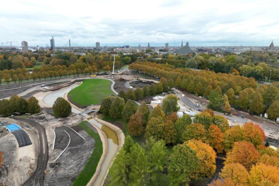 Uzvaras parkā iedzīvotāji vēlas redzēt kafejnīcu zonu, trenažierus un krūmus