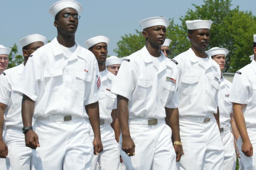 ASV armija atceļ aizliegumu jūrniekiem turēt rokas kabatās