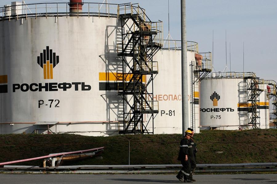 Ukraina ar droniem uzbrukusi trim Krievijas naftas pārstrādes rūpnīcām
