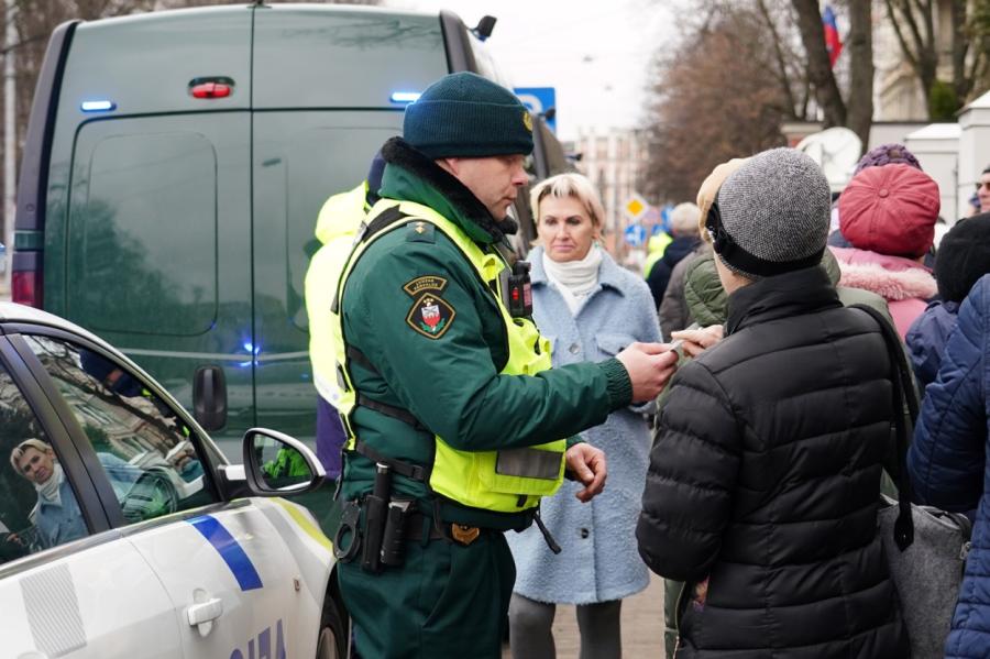 Policija pārbaudījusi 351 Krievijas prezidenta vēlēšanu dalībnieku Rīgā