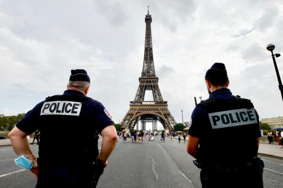 Francija paaugstina terorisma trauksmes līmeni līdz visaugstākajam