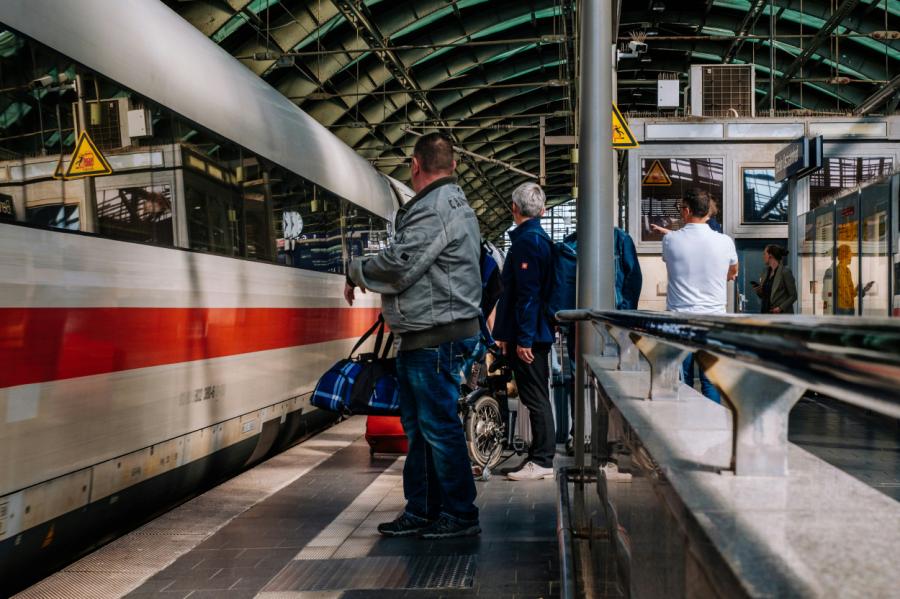 «Deutsche Bahn» panāk vienošanos ar vilcienu mašīnistiem