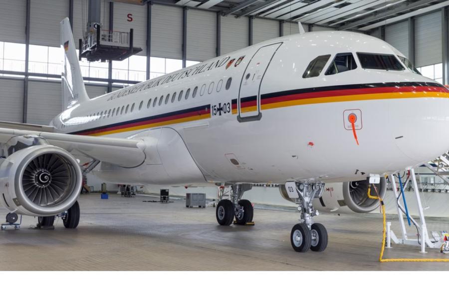 Latvijas debesīs paceļas Vācijas gaisa spēku lidmašīna
