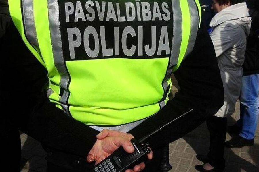 Rīgas pašvaldības policistiem turpinās palielināt algas