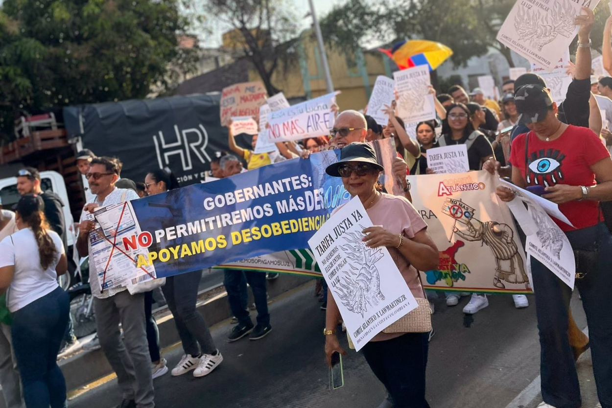 Čīlē demonstranti pieprasa sociālās reformas