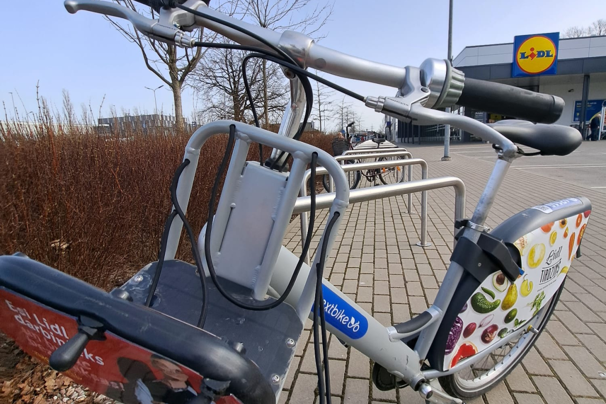 Rīgā arvien populārāka kļūst velosipēdu noma (+VIDEO)