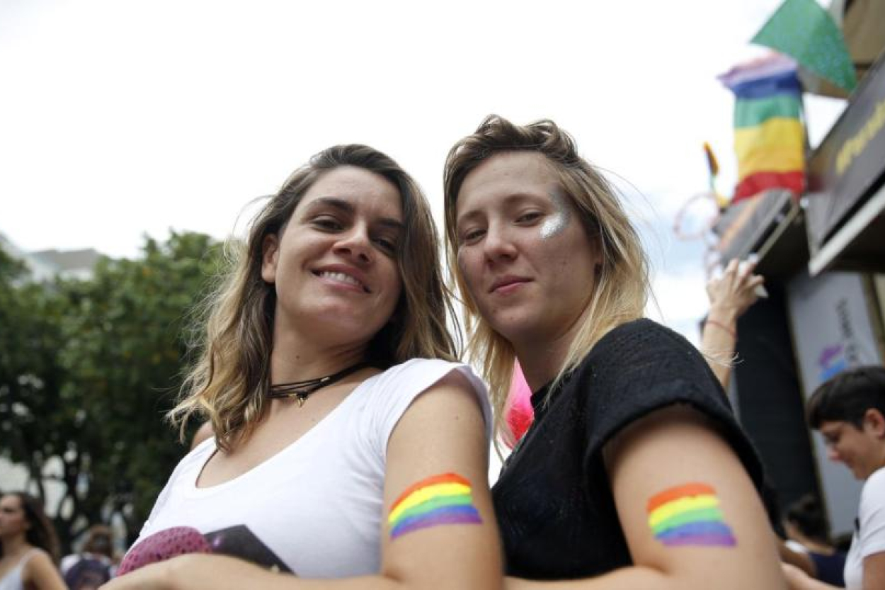Lesbiešu pārim neizdodas panākt laulības ierakstīšanu Fizisko personu reģistrā