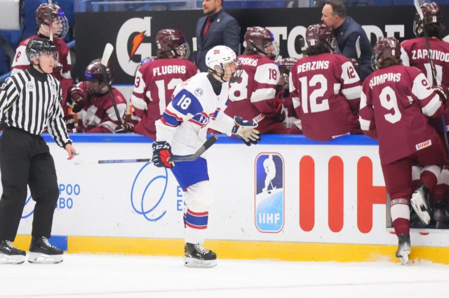 Latvijas U-18 hokejisti zaudē norvēģiem (VIDEO)