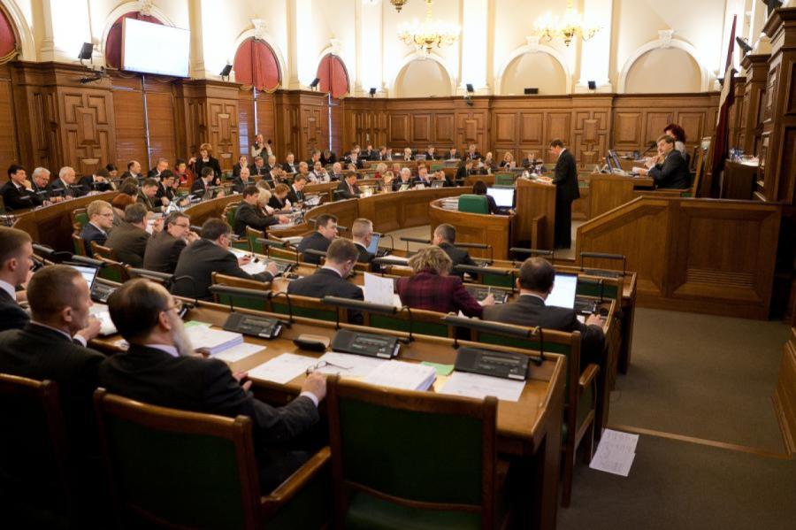 Skandāls Saeimā: deputāti sastrīdas, apspriežot padomju laika deportācijas