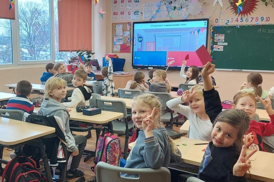 Kas jāzina Rīgas iedzīvotājiem, ja vēlaties sūtīt savu bērnu uz skolu (+VIDEO)