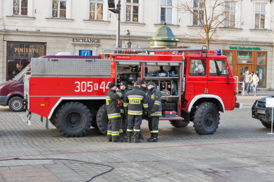 Varšavā izcēlies ugunsgrēks iepirkšanās centrā