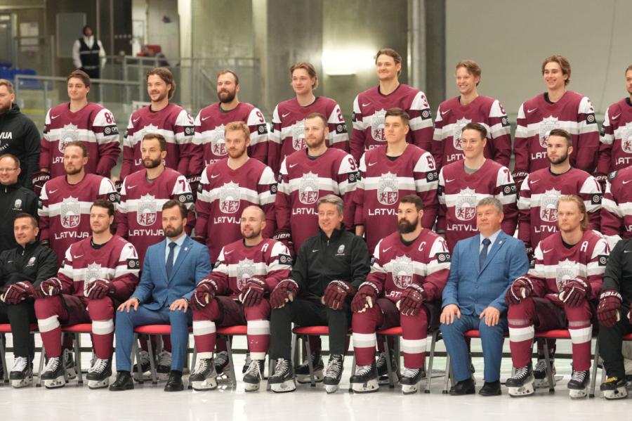 Latvijas hokeja izlase aizvada izšķirošo cīņu par vietu ceturtdaļfinālā