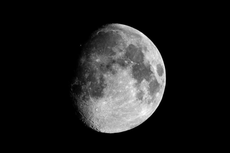 Uz Mēness plāno izurbt 5 km caurumu, lai atrastu kaut ko, kas dabā neeksistē