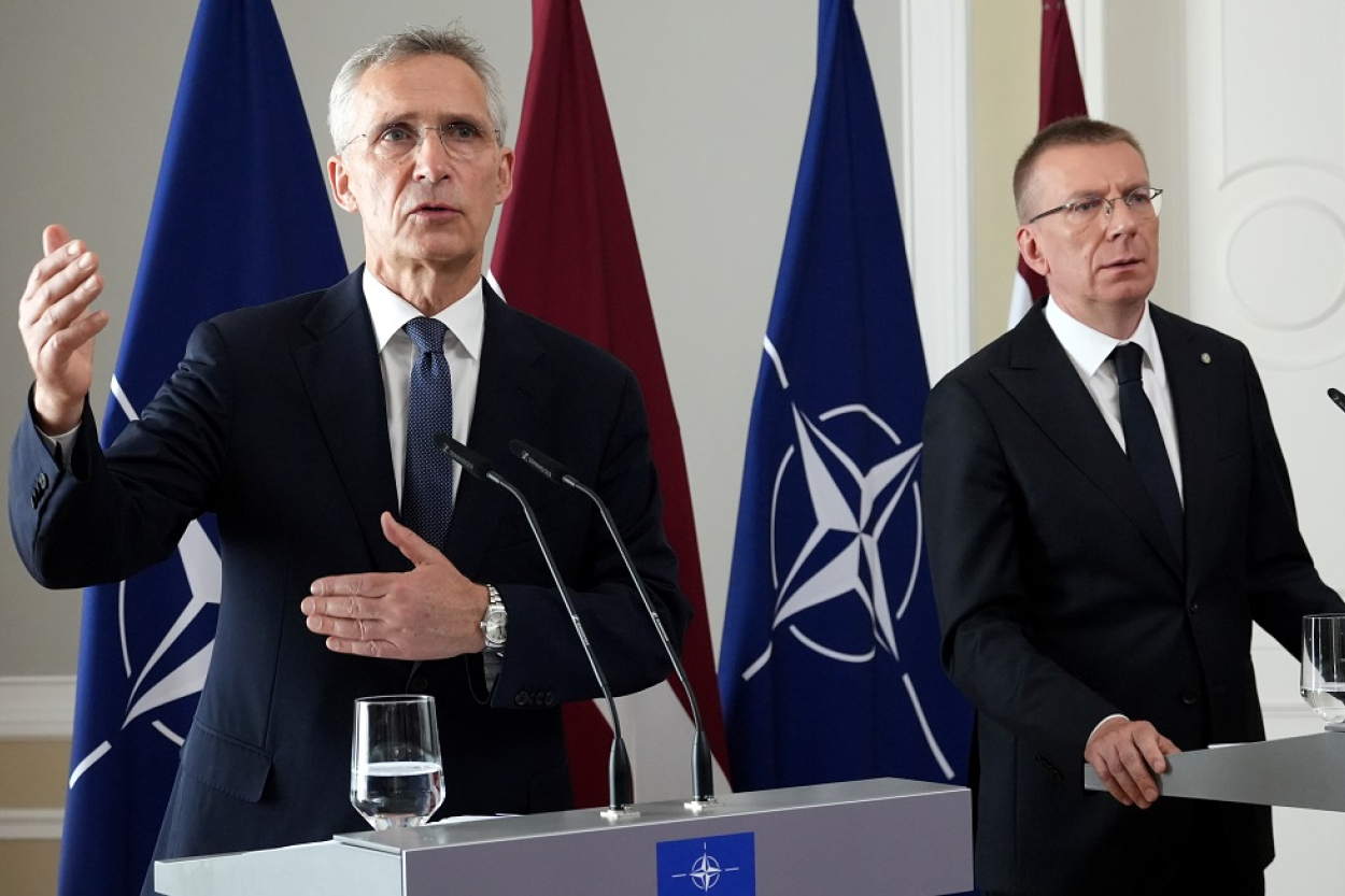 Stoltenbergs: NATO ir gatava aizstāvēt Latviju