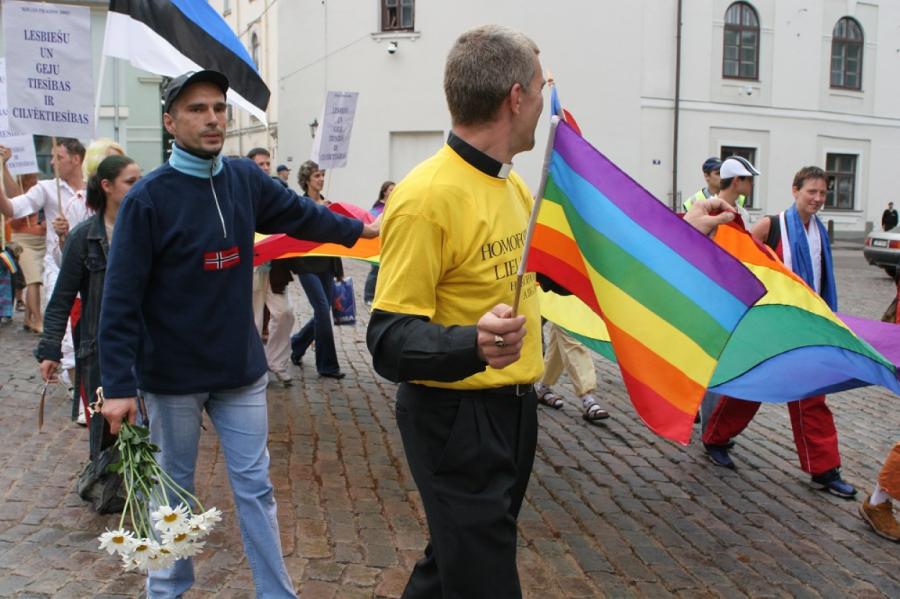 Praida gājiena laikā slēgs satiksmi vairākās Rīgas centra ielās