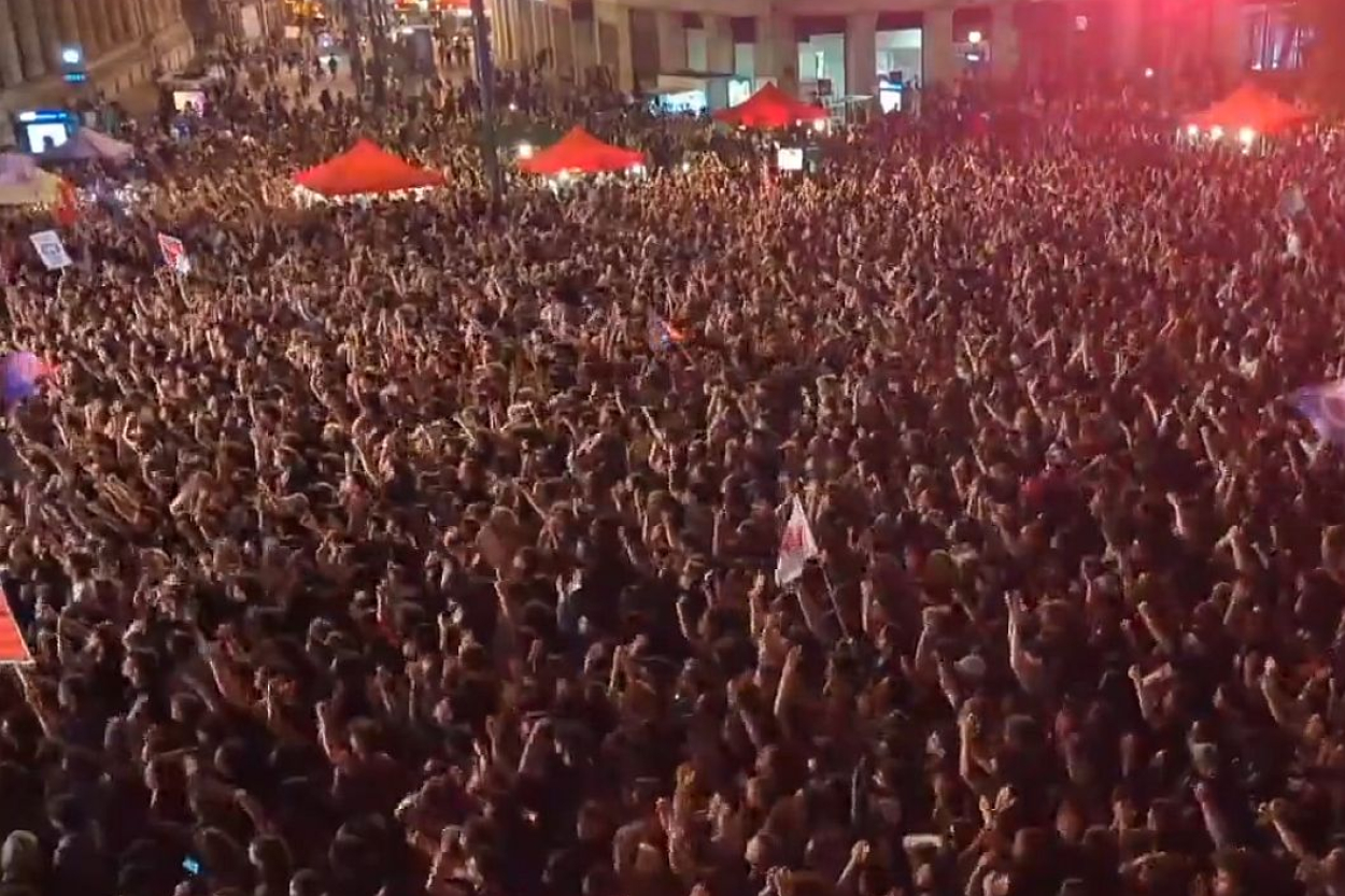 Francijā tūkstošiem cilvēku protestē pret galēji labējiem