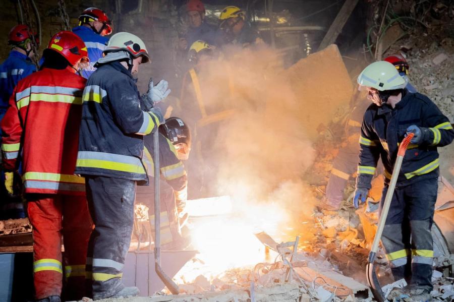 Bojāgājušo skaits Kijivā pēc Krievijas raķešu triecieniem pieaudzis līdz 27