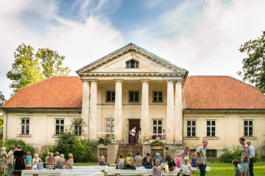 Padures muiža Kuldīgas novadā aicina viesus (+VIDEO)