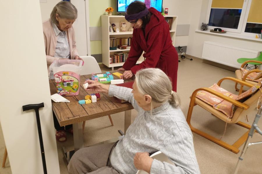 Senioru ģimenes māju izveidei Latvijā tiks tērēti 56 miljoni eiro (+VIDEO)