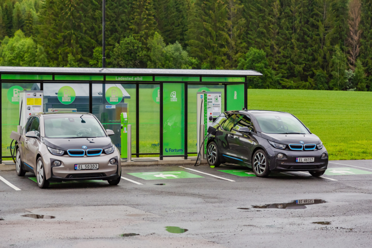 Jaunu elektrisko automobiļu tirdzniecībai Norvēģijā pasaules rekords