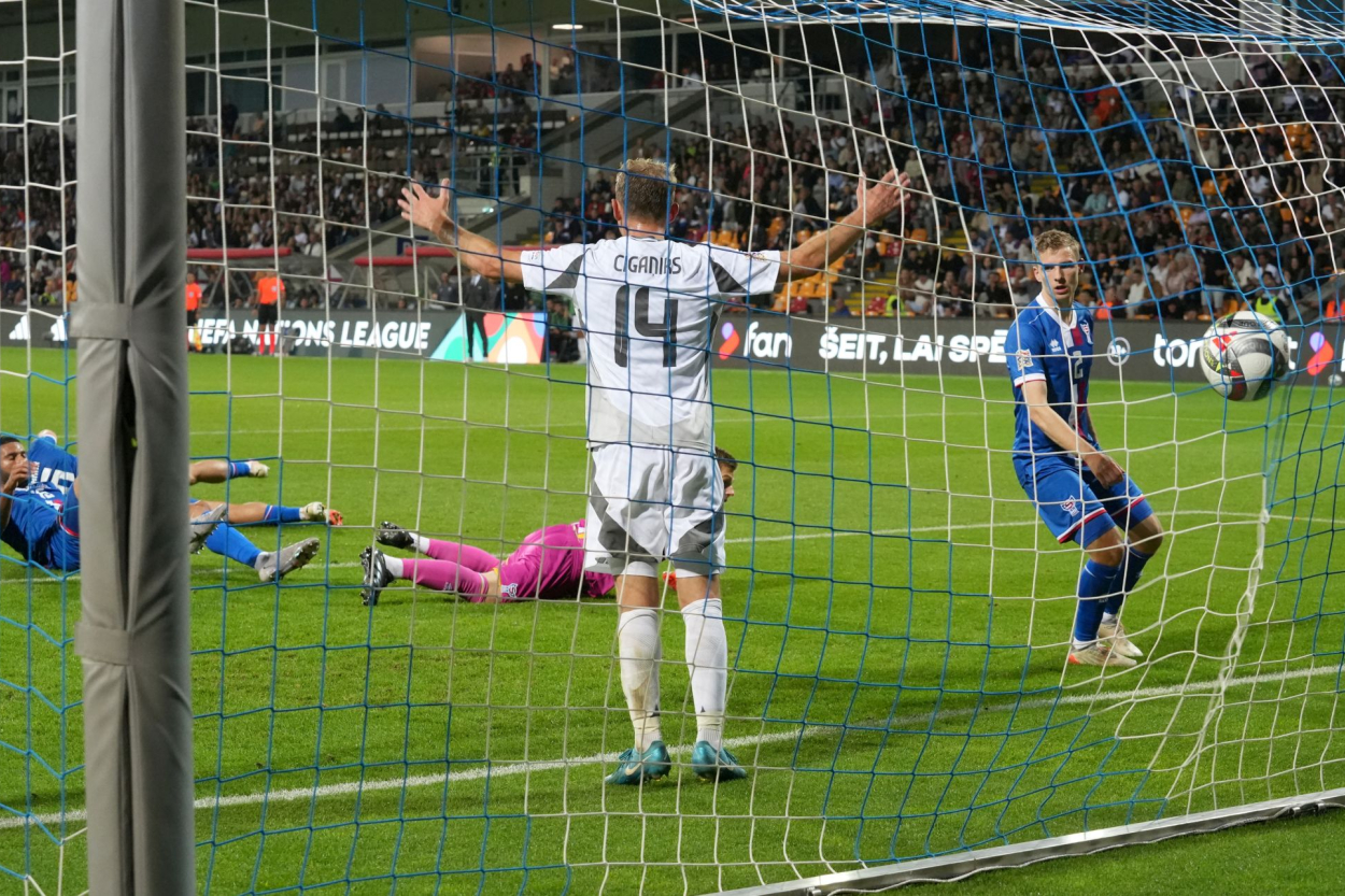 Latvijas futbolistiem uzvara UEFA Nāciju līgas spēlē