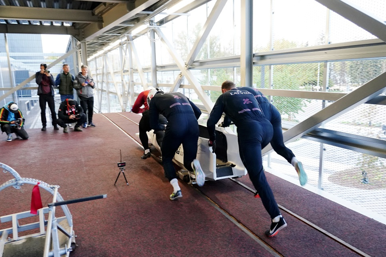 Rīgā atklāta Daugavas stadiona bobsleja un skeletona starta estakāde