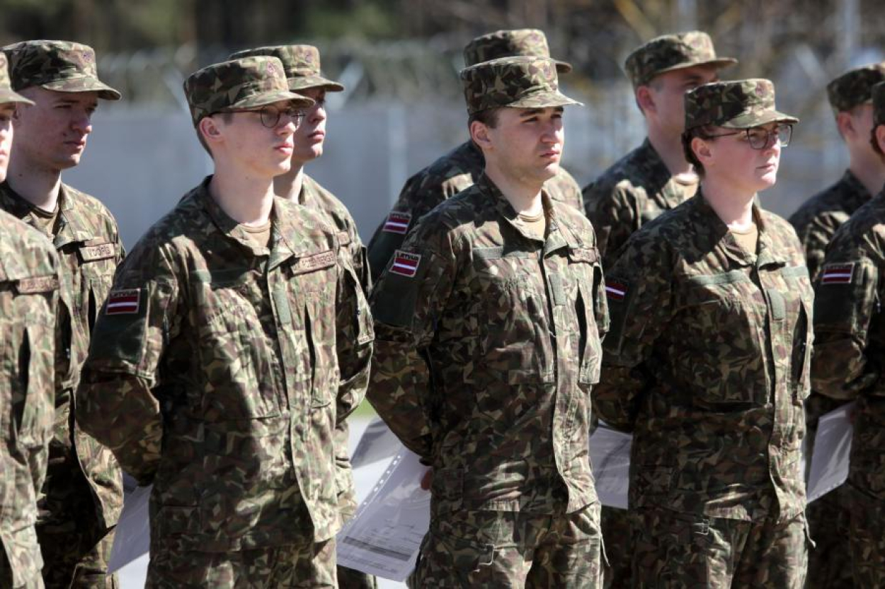 Jauniešus satrauc armijas ietekme uz studijām un fiziskā slodze dienesta laikā