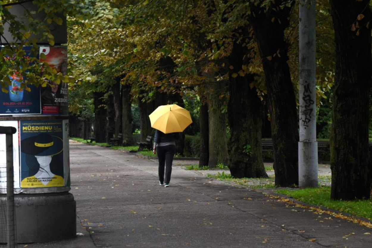 Novembra pirmajā dienā būs silts, lietains un ļoti vējains laiks