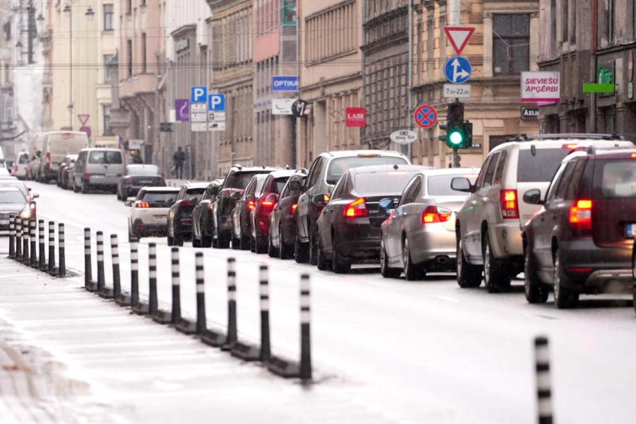 Latvijā 66% šoferu vada auto katru dienu