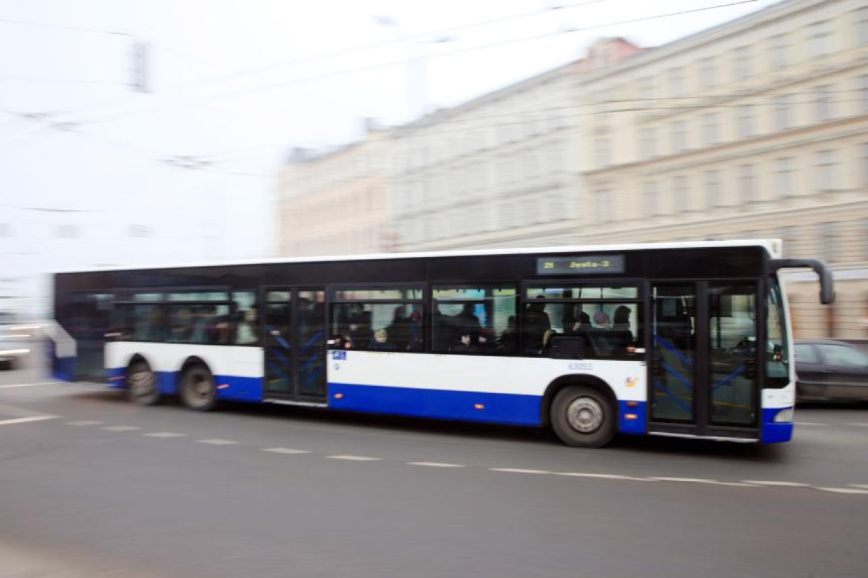 Vēl 15 autobusu maršrutos Rīgā tiks ieviesta pietura pēc pieprasījuma